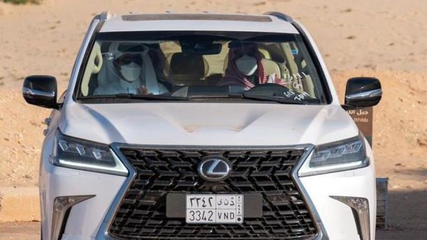 ولي العهد السعودي يصطحب أمير قطر بجولة في محافظة العلا