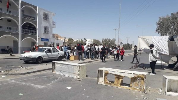 الشرطة التونسية تفرق محتجين حاولوا دخول مقر حكومي في تطاوين