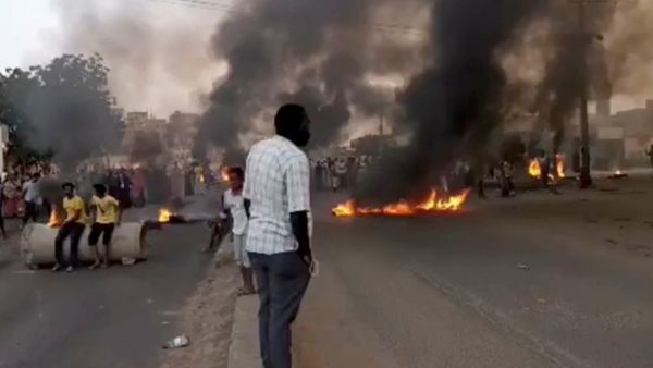 واشنطن تعلق المساعدات للسودان والأمم المتحدة تخشى تجدد أعمال العنف ليلا