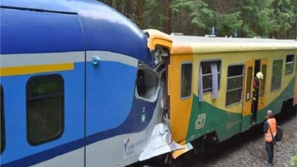 قتيل وعشرات الجرحى في تصادم قطارين في التشيك