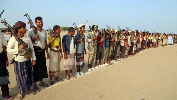 الحوثيون ينذرون شركات النفط لمغادرة السعودية والإمارات