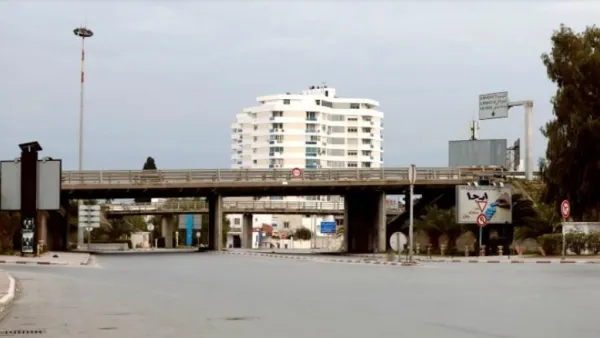 شوارع تونس يلفها الصمت بعد حظر التجول بسبب كورونا