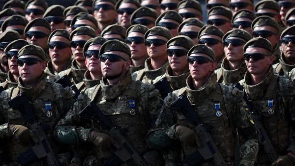 اوكرانيا تستدعي الاحتياط وتدعو مواطنيها لمغادرة روسيا فورا