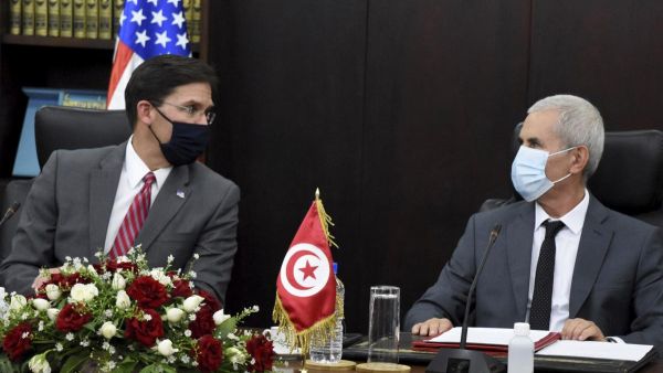 وزير الدفاع الأميركي يوقع في تونس اتفاق تعاون عسكري