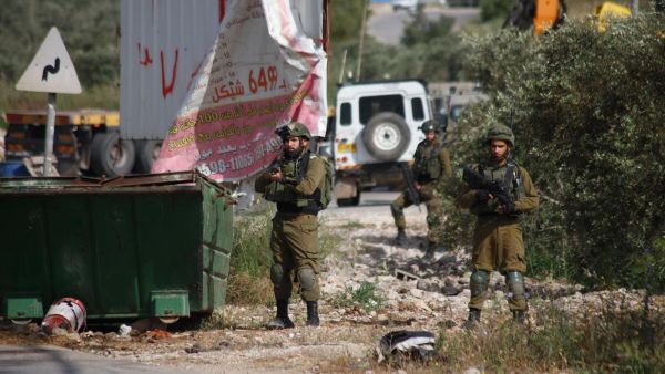 الجيش الاسرائيلي يُنكّل بقرية فلسطينية انتقاما لمقتل جندي