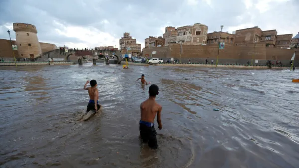 سيول جارفة تخلف 13 قتيلا في اليمن 