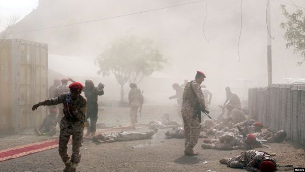 هادي يدعو الجيش للاستعداد بعد مجزرة المسجد