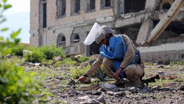 هجوم بصواريخ باليستية وطائرات مسيرة يخلف 6 قتلى غرب اليمن
