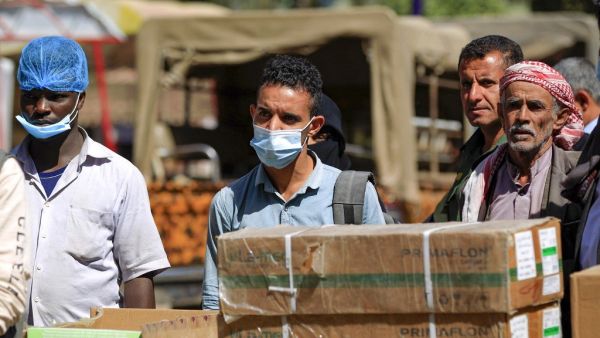 أول شحنة لقاحات تصل اليمن مع انتشار موجة ثانية من الجائحة