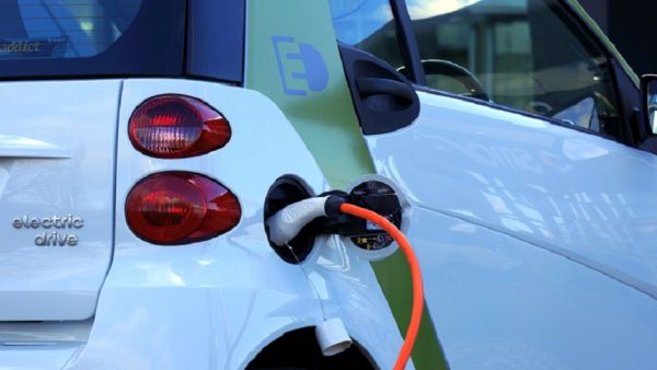 Electric Vehicles to Dent Climate Change, Oil Dependency