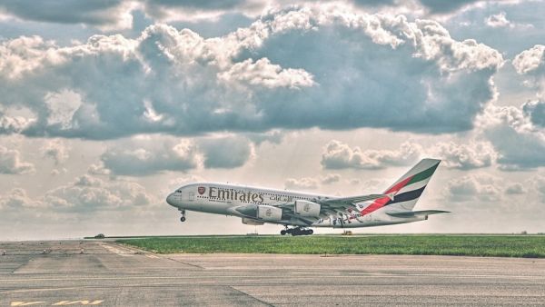 The average flight time (40 minutes) between Dubai and Muscat is only five minutes more than the time taken to clean an @Airbus A380 by a team of 42 people,