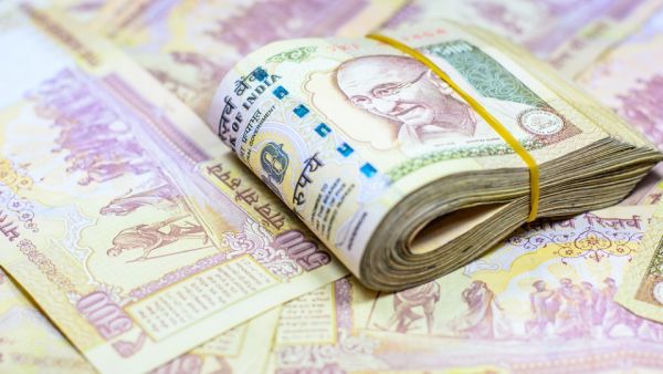 Indian Rupee Slips to 73.53 Against US Dollar Due to Weaker Domestic Equity Market