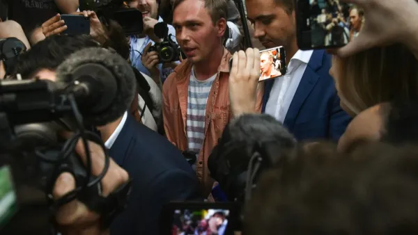 Russian investigative journalist Ivan Golunov (C), charged of 'illegal production or sale of drugs', leaves Russian Head Investigative Department's office in Moscow  (AFP)