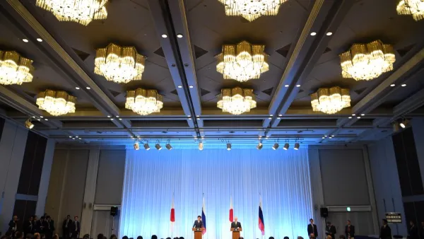 Japan's Prime Minister Shinzo Abe and Russia's President Vladimir Putin attend a press conference after the G20 Summit in Osaka on June 29, 2019.  Yuri KADOBNOV / POOL / AFP