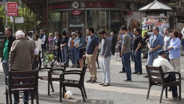 Israel comes to a standstill as sirens sound for Holocaust Remembrance Day (Twitter)