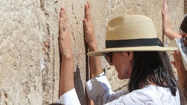 Nikki Haley prayed at the Western Wall in Jerusalem’s Old City (Twitter)