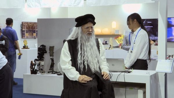 Life-like humanoid Leonardo Da Vinci robo (Twitter)