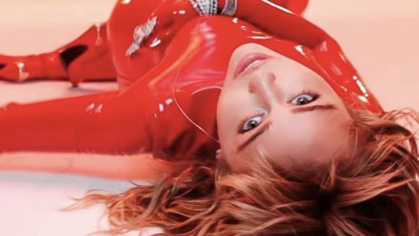 Miley Cyrus  (Twitter)