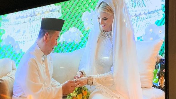 Crown prince Tengku Muhammad Faiz Petra ties knot with Swedish Sofie Louise Johansson (Twitter)