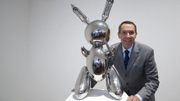 Rabbit sculpture by Jeff Koons  (Twitter)