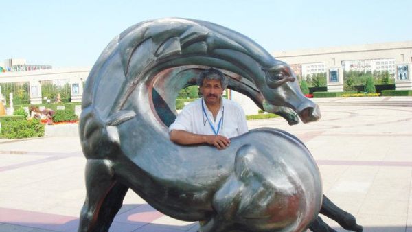 Kamal Al-Mualem, a Saudi sculptor and artisT (Twitter)
