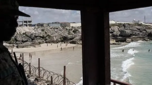 US commander visits Mogadishu, affirms support on the war against Shabaab (Twitter)