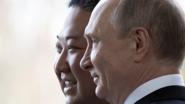 Vladimir Putin  with Kim Jong Un (Twitter)