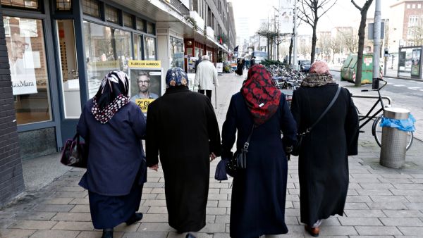 Muslim women walk in the street (Shutterstock)