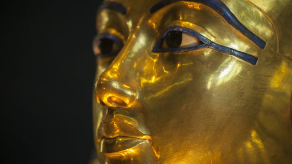 Funeral mask of the Pharoah Tutankhamun (Shutterstock)	