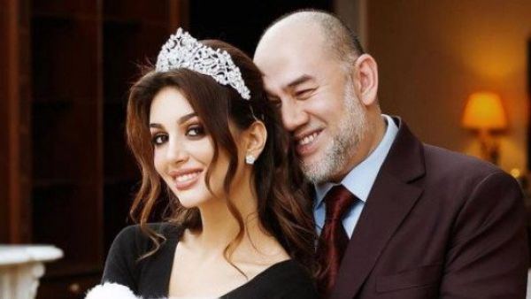 Sultan Muhammad V of Kelantan, 50, and Rihana Oksana Voevodina, 27 (Twitter)