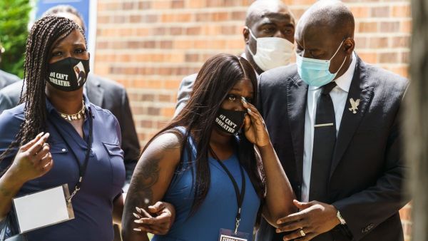 الحالة الأمريكية فهي أسيرة الثقافة اليهودية المسيحية البروتستانتية