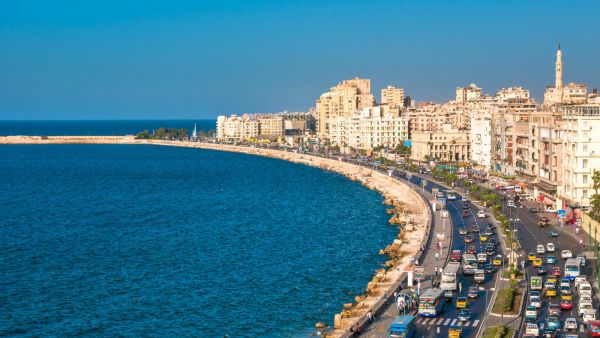 تمنع السدود المقامة على النيل تجديد مستوى الطمي، بينما ينخفض مستوى الأرض في الإسكندرية
