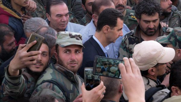 كتب بومبيو في تغريدة على حسابه في تويتر "اليوم نبدأ حملة عقوبات على نظام الأسد بموجب قانون قيصر