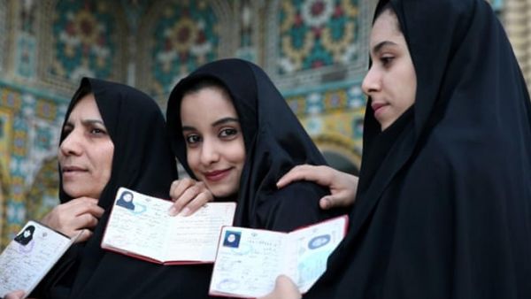  تعتبر انتفاضة الشعب للإطاحة بالديكتاتور هي التطور الذي يحدد مصير التطورات والأزمات الأخرى في إيران