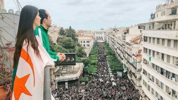 وصف قايد صالح في خطاب جديد يوم الخميس 8أغسطس الرافضين للحوار بـ "المجموعات الصغيرة المرتبطة بالعصابة" وصف قايد صالح في خطاب جديد يوم الخميس 8أغسطس الرافضين للحوار بـ "المجموعات الصغيرة المرتبطة بالعصابة"