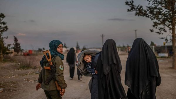 الهجوم العسكري الذي شنه التحالف بقيادة الولايات المتحدة تسبب بشكل مباشر في مقتل أكثر من 1600 مدني في الرقة الهجوم العسكري الذي شنه التحالف بقيادة الولايات المتحدة تسبب بشكل مباشر في مقتل أكثر من 1600 مدني في الرقة