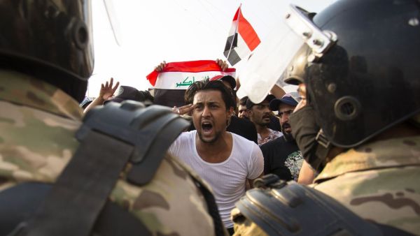 أطلقت قوات الأمن العراقية الجمعة النار على عشرات المتظاهرين في وسط بغداد