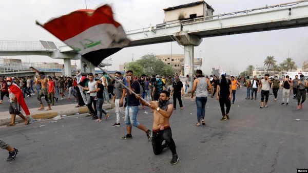  القوات الأمنية موجودة لحماية المتظاهرين 