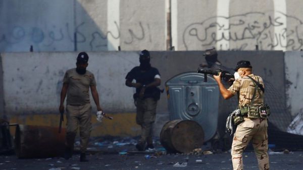  صعدت السلطات قمع المتظاهرين وفرضت في مطلع الأسبوع إجراءات مشددة في ظل انقطاع الإنترنت 