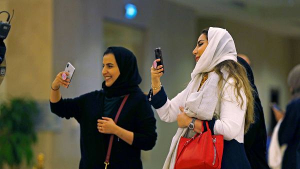 قرارا بإعفاء وكيل إمارة منطقة جازان، صدر بعد تداول تغريدات قديمة منسوبة له