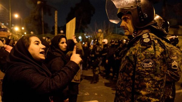 مسؤولين إيرانيين وأوكرانيين وكنديين عقدوا اجتماعا في طهران بشأن الطائرة المنكوبة