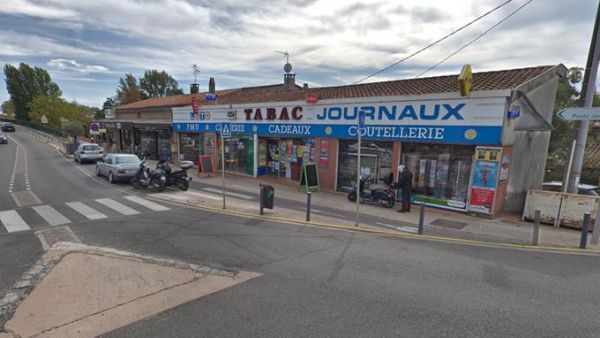 فرضت الشرطة طوقاً أمنياً حول المكان