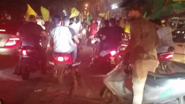 عناصر مليشيا حزب الله تحاول ايذاء المطالبين بتغيير النظام اللبناني الطائفي