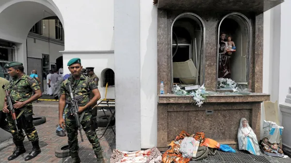 أسفرت التفجيرات الانتحارية التي هزت سريلانكا صباح يوم الأحد عن مقتل 321 شخصا وإصابة نحو 500 آخرين
