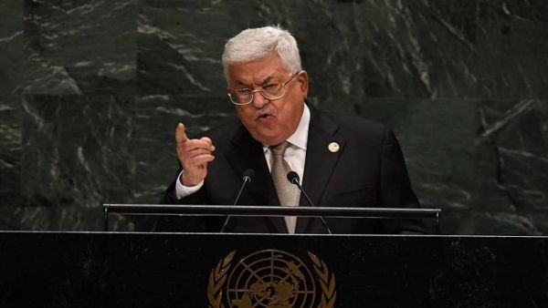 أكدت اللجنة المركزية لحركة فتح، وقوفها المطلق خلف الرئيس الفلسطيني محمود عباس