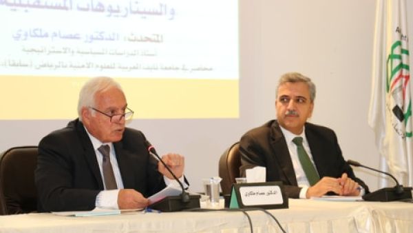 وتطرق المحاضر إلى بناء المنظومة العربية والمحاولات العربية التنويرية 