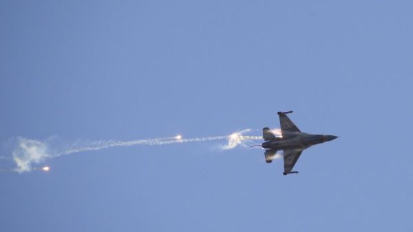 غارة على مطار التيفور بريف حمص الشرقي