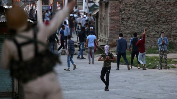 ترامب يدعو لتخفيف التوترات بين الهند وباكستان عبر الحوار