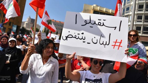  صرف العديد من الموظفين في المدة الأخيرة ـ لاسيما من شركات الرئيس سعد الحريري ومن تيار المستقبل ـ ساهم ايضا في الأزمة.