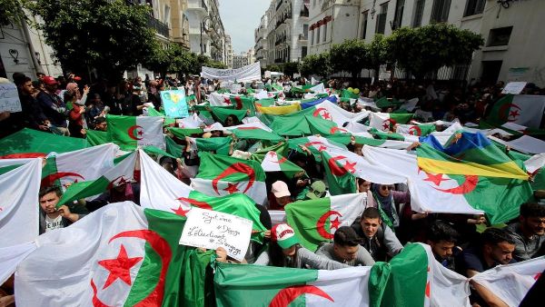 المعارضة ترفض الحوار مع السلطة القائمة 
